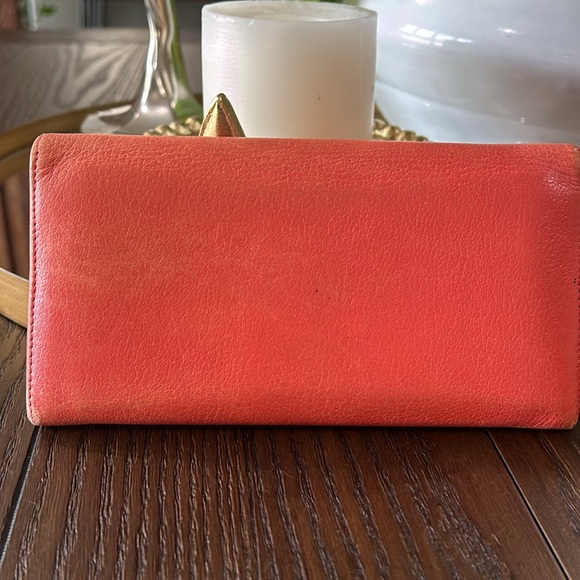 CHANEL CAMELLIA FLOWER WALLET - Picture 2 of 5